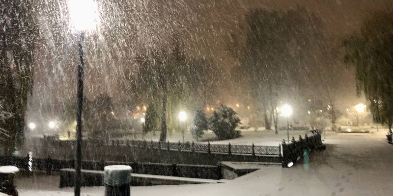 Крым в первый день зимы завалило снегом: сказочные фото и видео