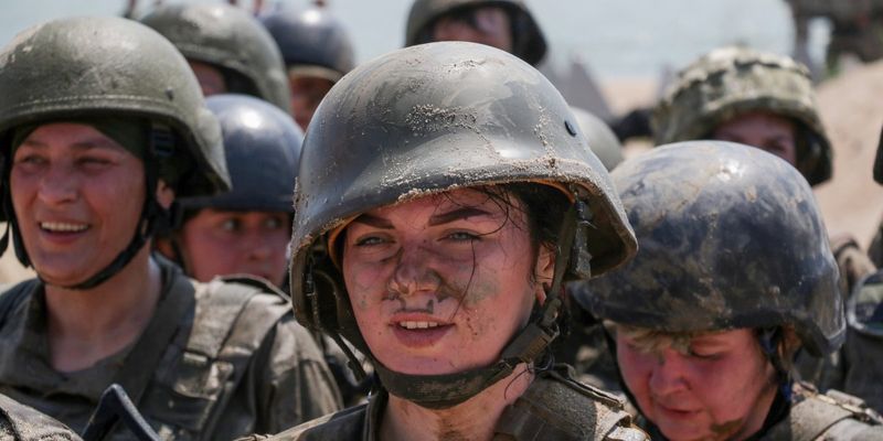 "Берите штрафуйте меня": украинки высказались о воинском учете для женщин