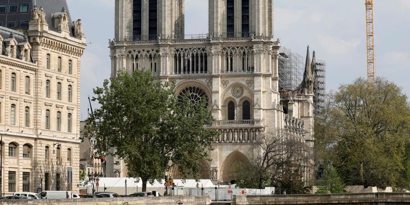 Во Франции задержали пилота, который хотел протаранить самолетом собор Нотр-Дам