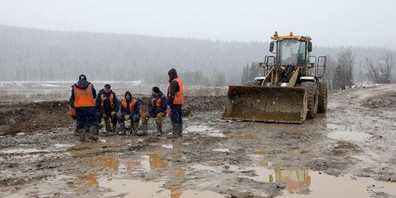 Ужасные условия жизни рабочих золотого прииска в Красноярском крае попали на видео