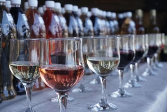 У Мукачеві відкрили фестиваль-конкурс "Червене вино-2020"