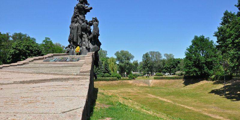 Як російська пропаганда використовує скандал з меморіалом у Бабиному Яру