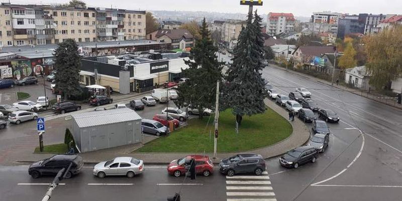 Резонансное ДТП в Тернополе: пьяный работник СБУ протаранил три авто, среди пострадавших беременная