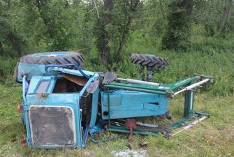 Пьяный водитель на Херсонщине перевернул трактор