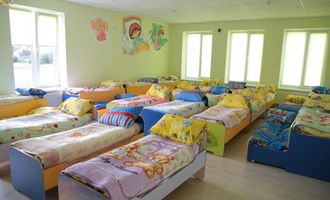 На дневной сон – в подвал: садикам рекомендовали перенести спальные места в укрытия