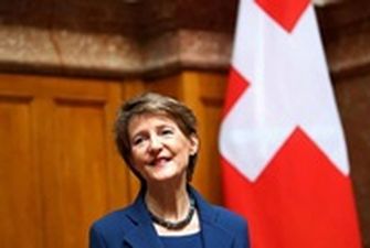 Президент Швейцарии пригласила на юбилей всех родившихся с ней в один день