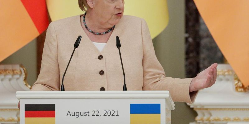 Меркель лично блокировала поставки оружия Украине - Bild