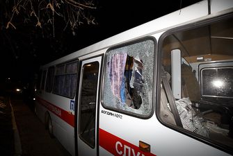 Автобусы с эвакуированными под Новыми Санжарами начали забрасывать женщины. ВИДЕО