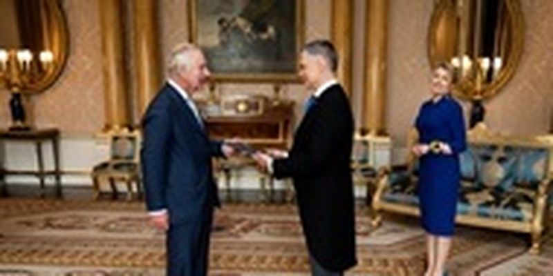 Посол Украины первым вручил верительные грамоты королю Чарльзу III