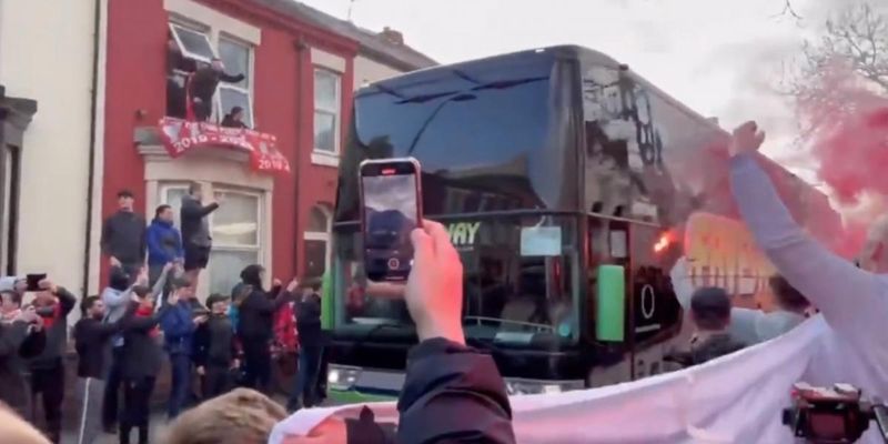 Автобус с игроками Реала забросали камнями перед матчем Лиги чемпионов