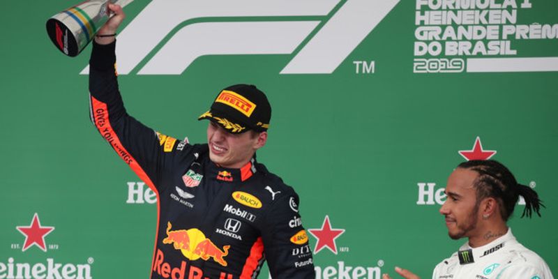 Звезда Формулы-1 выиграл чемпионат по виртуальным гонкам