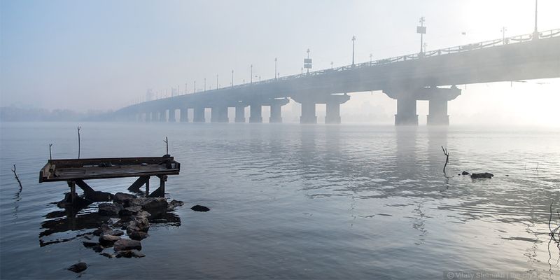 Аварийные мосты Киева: на Патона арматура прокалывает шины авто, а ремонт перехода "завис"