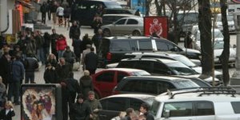 Киевские коммунальщики нечаянно наказали "героев парковки". ФОТО
