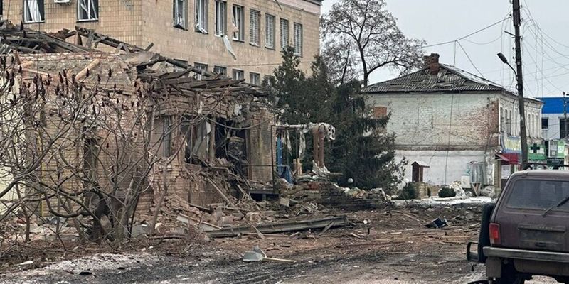 Одна из ракет попала в депо "Новой почты": фото и новые подробности удара по Харькову