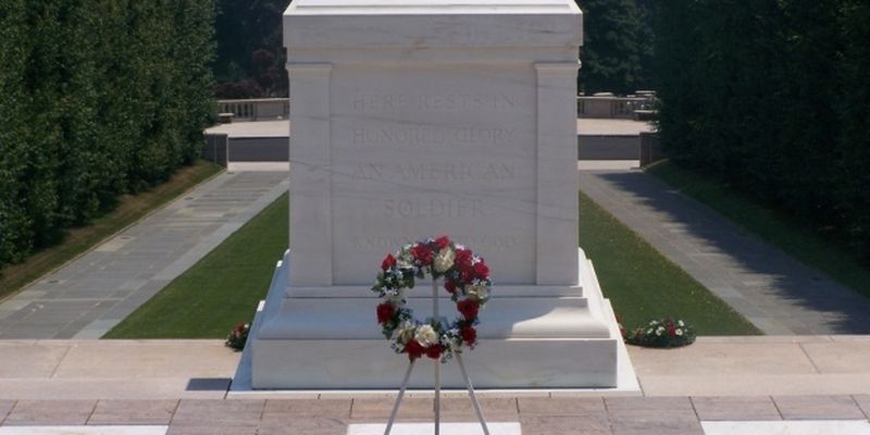 В Вашингтоне впервые за столетие открыли доступ к могиле Неизвестного солдата