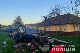 Авто протаранило паркан та перекинулось: у Чернівецькій області в смертельній ДТП загинув 29-річний чоловік