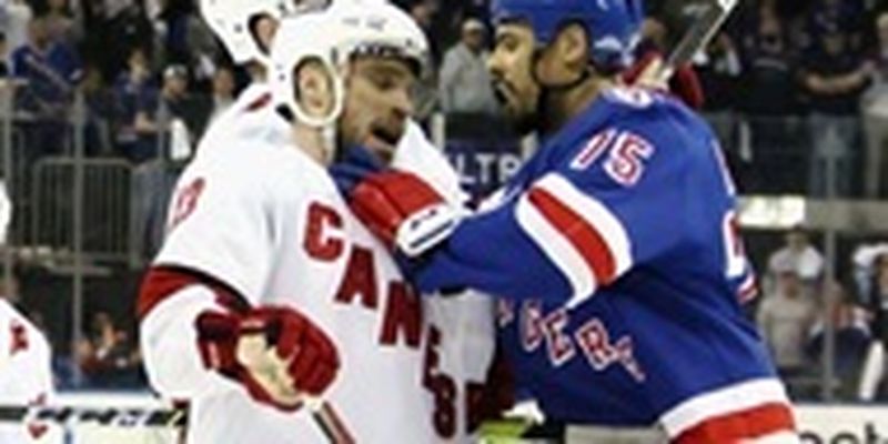 НХЛ: Рейнджерс победил Каролину, Эдмонтон - Калгари