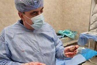 Хирург извлек из тела бойца неразорвавшуюся гранату