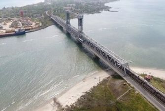 Россияне в пятый раз ударили ракетами по мосту через Днестровский лиман