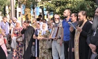 Под Верховной Радой нет свободного места: Тысячи верующих УПЦ протестуют против Варфоломея
