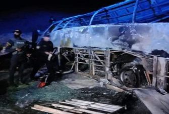 По меньшей мере 20 погибших: в Египте перевернулся и загорелся автобус с пассажирами