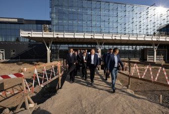 Зеленский назвал дедлайн для строительства терминала в аэропорту "Запорожье"