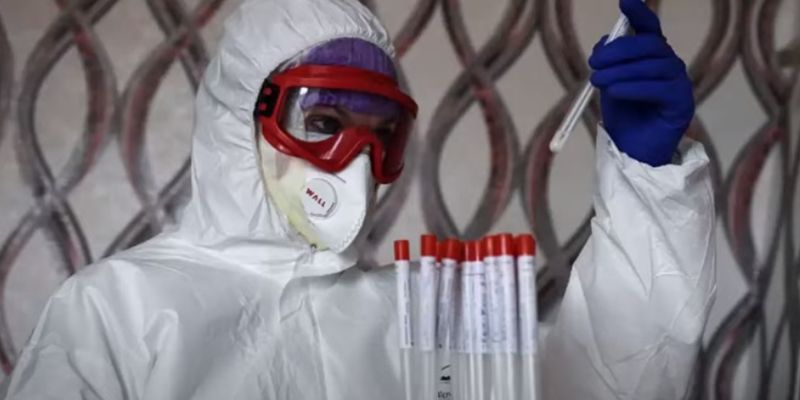 В Украине возвращают самоизоляцию из-за нового штамма коронавируса "Омикрон"