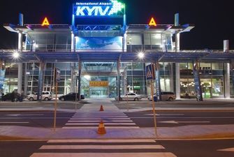 Аэропорт "Киев" возобновил работу после 10-дневного перерыва