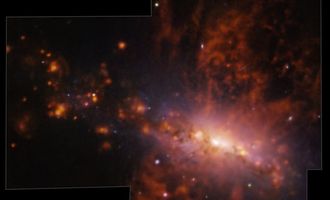 Обнаружен уникальный галактический фонтан: длиной 20 тысяч св. лет и весом 50 млн Солнц