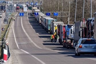 Проезда ждут часами: ажиотаж накануне католической Пасхи на польской границе, фото