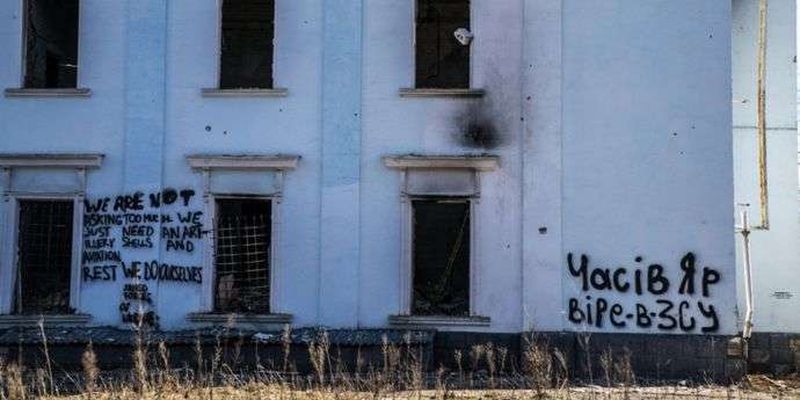 РФ засыпает украинский город телами своих военных. Маниакально хочет его захватить