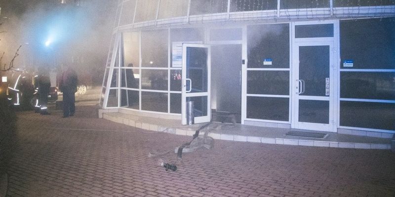 Горел подвал: В Киеве произошел пожар в клинике красоты - ГСЧС