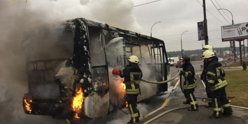На Киевщине загорелась маршрутка, в которой было 20 пассажиров