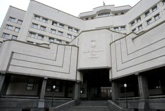 КСУ отложил присягу двух назначенных Зеленским судей - источник