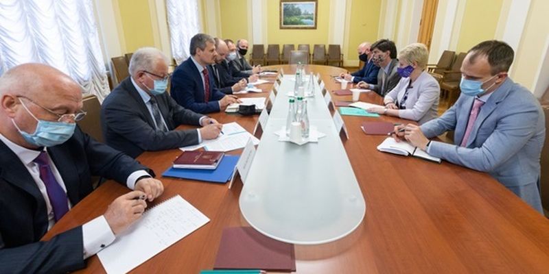 Офис президента и американские послы обсудили визит Зеленского в США