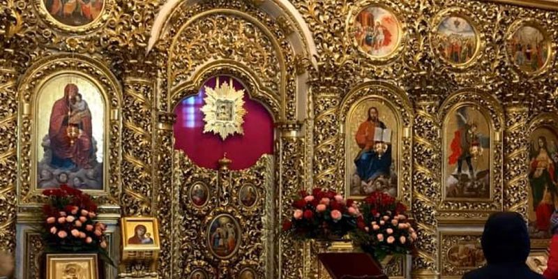 Годовщина ПЦУ: Вандал разбил икону в Михайловском соборе в Киеве