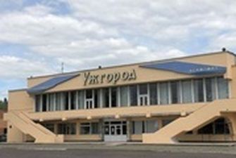 Экс-чиновнице объявлено подозрение за раздачу земель аэропорта Ужгород