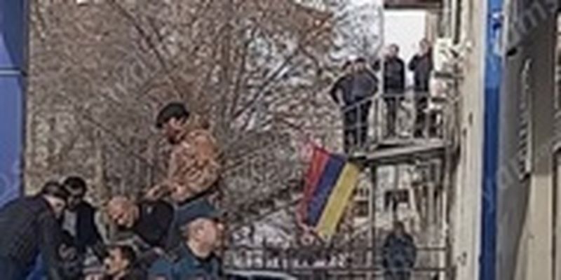 В Ереване возле отделения полиции раздался взрыв