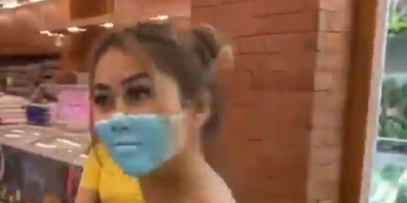 Россиянку хотят депортировать с Бали за рисунок в виде маски на лице