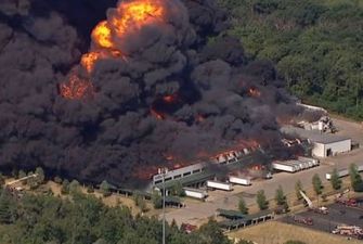 В США возник крупный пожар на химзаводе, объявлена эвакуация