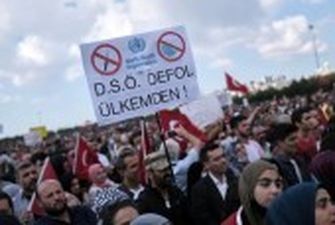 В Стамбулі тисячі людей вийшли на вулиці: протестували проти нових COVID-правил