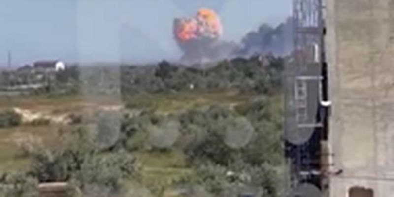 В Крыму прогремели взрывы на военной базе РФ