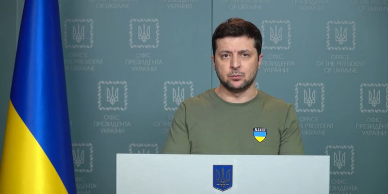 Зеленский обещал выплатить зарплату всем украинцам, потерявшим работу из-за войны