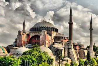 Главный имам мечети Айя-София в Стамбуле ушел в отставку