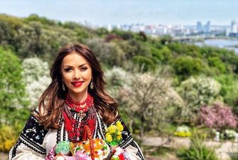 Наталья Валевская празднует юбилей, презентуя новую песню "Родная моя семья"