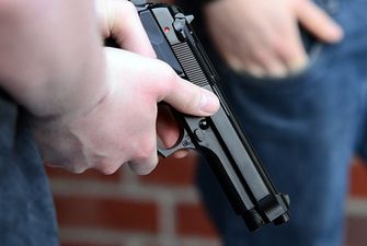 С пистолетом и битой: В запорожском кафе произошла перестрелка