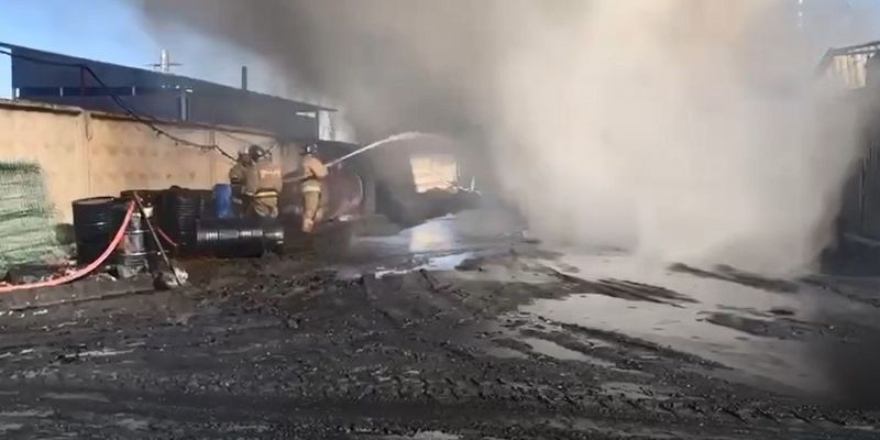В Ростовской области вспыхнул пожар на нефтеперерабатывающем заводе