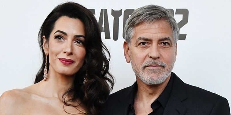 Освоил парикмахерское мастерство: Клуни рассказал о жизни на карантине