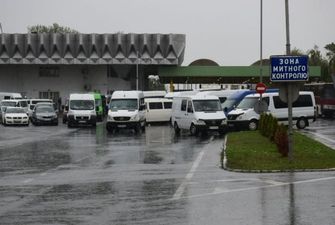 Шістьох людей, які потрапили вчора у ДТП в Угорщині, доставили в Україну