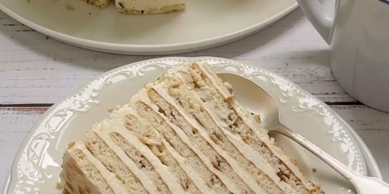 Изысканный десерт без хлопот: торт "Лукьяна" на сковороде